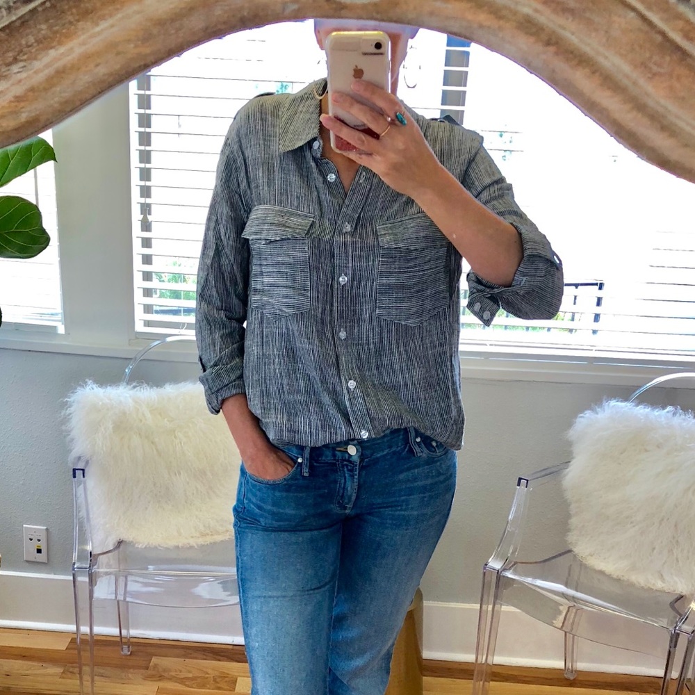 🏷SALE Black & White Pinstriped Top - Picture 4 of 7